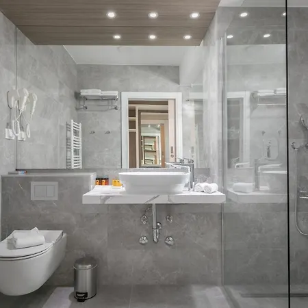 Antonio ホテル マカルスカ